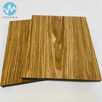 Panel de insonorización microperforado de alta calidad de madera maciza crea un ambiente cómodo para el salón convencional